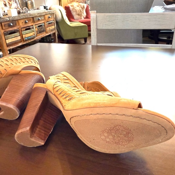 VINCE CAMUTO Tan Suede Sandals - Size 8.5 - Picture 8 of 16